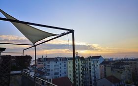 Milan Skyline Apartment in città studi a 1 minuto dal metrò con terrazzo wi-fi e netflix